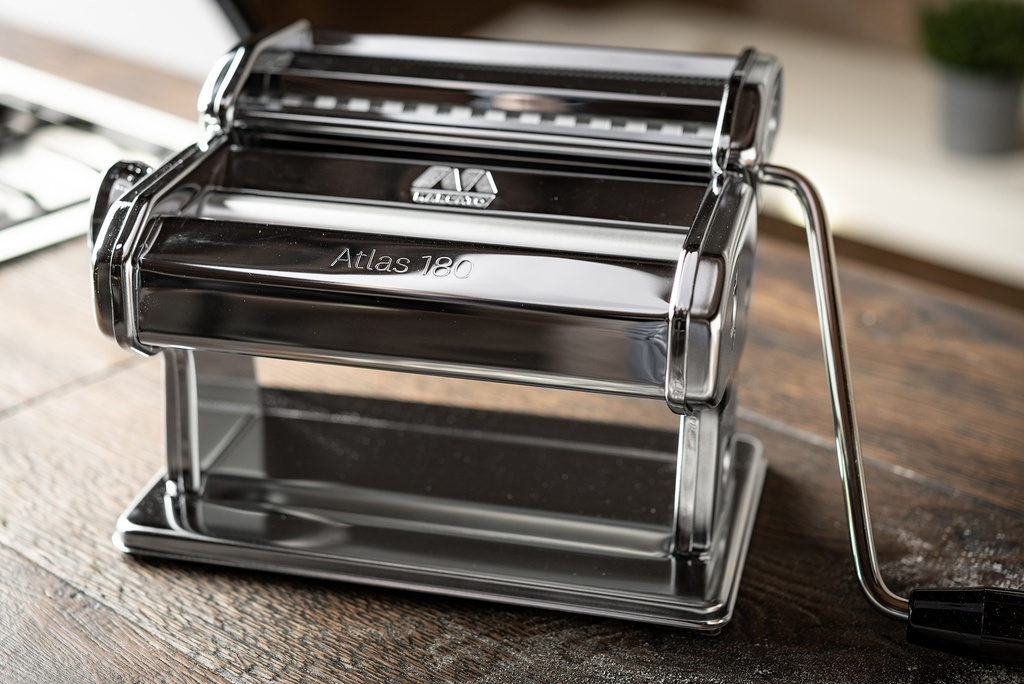 correggere riflesso nel nome e ditate nel logo