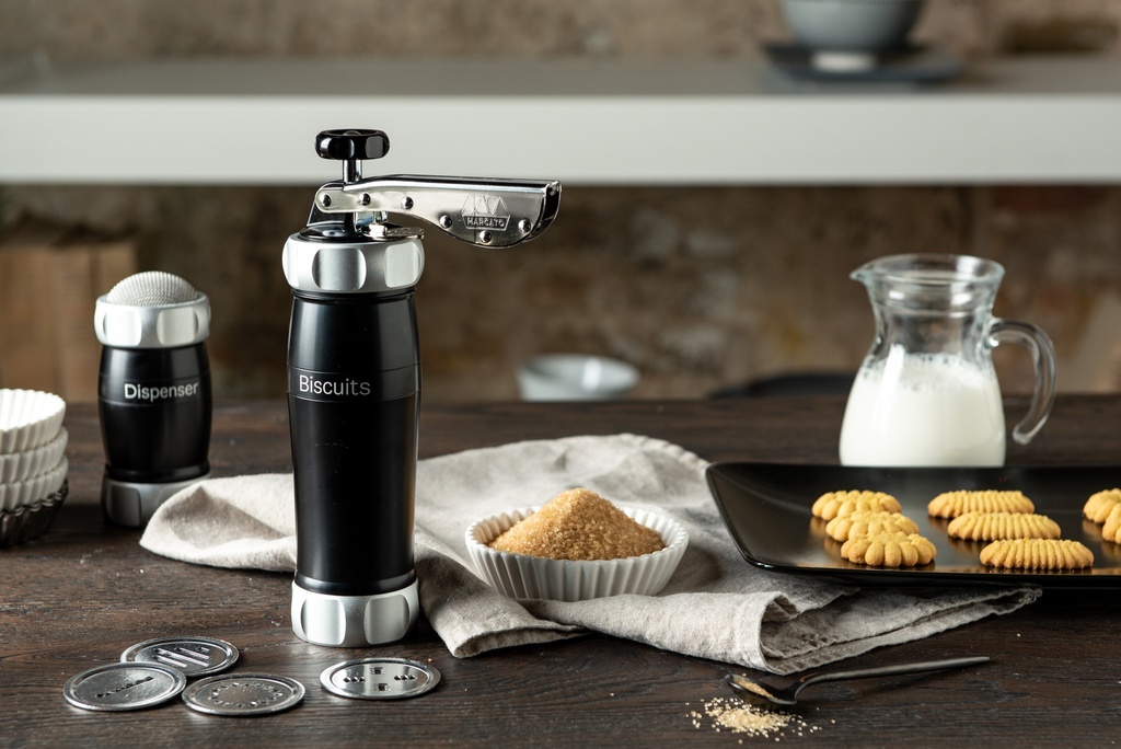 Biscuits Black_in use